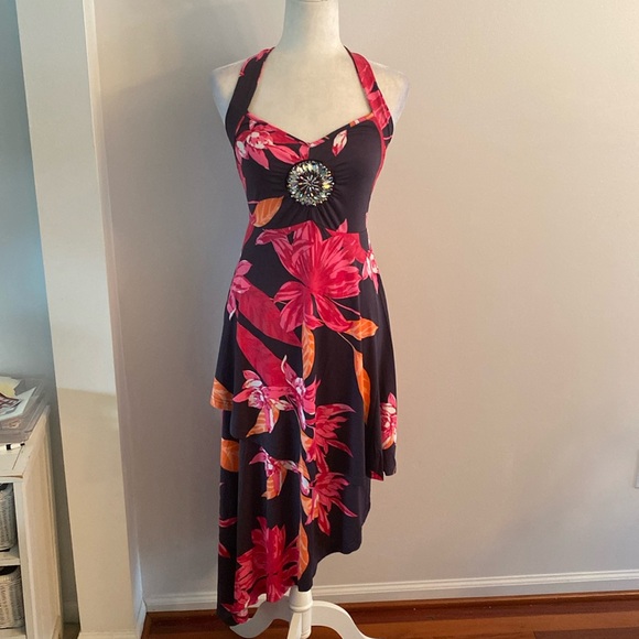 VENUS Dresses & Skirts - Venus NWOT halter dress XS but stretchy